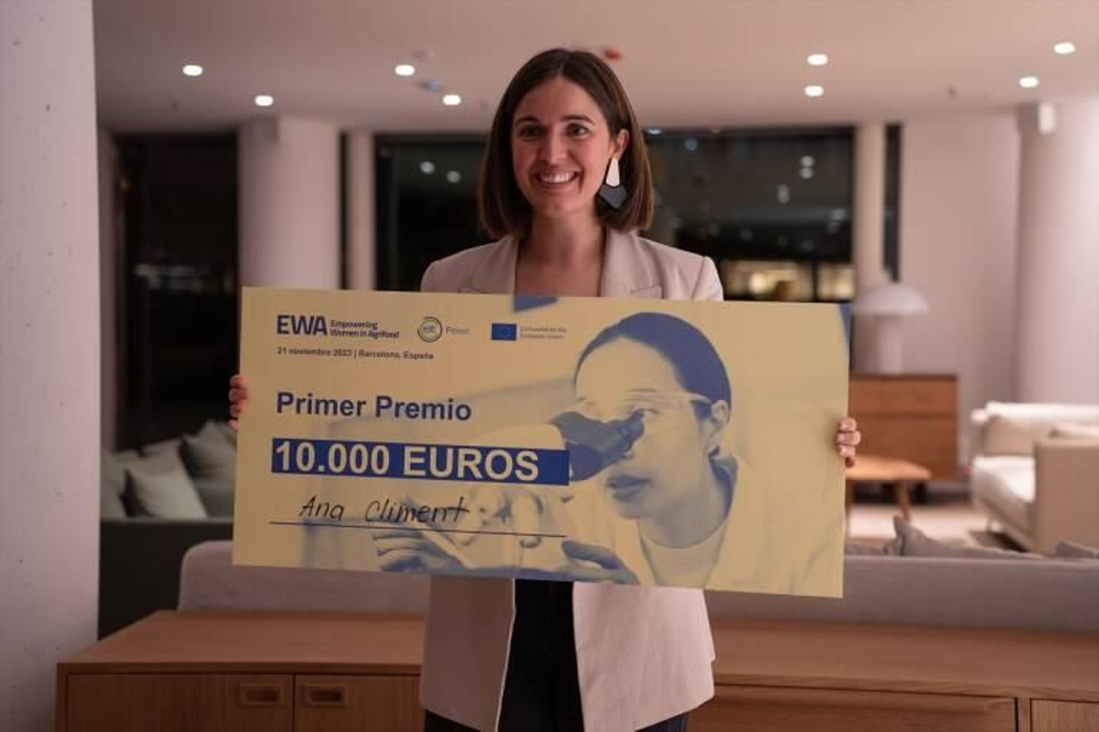 Ana Climent rep el premi Empowering Women in Agrifood