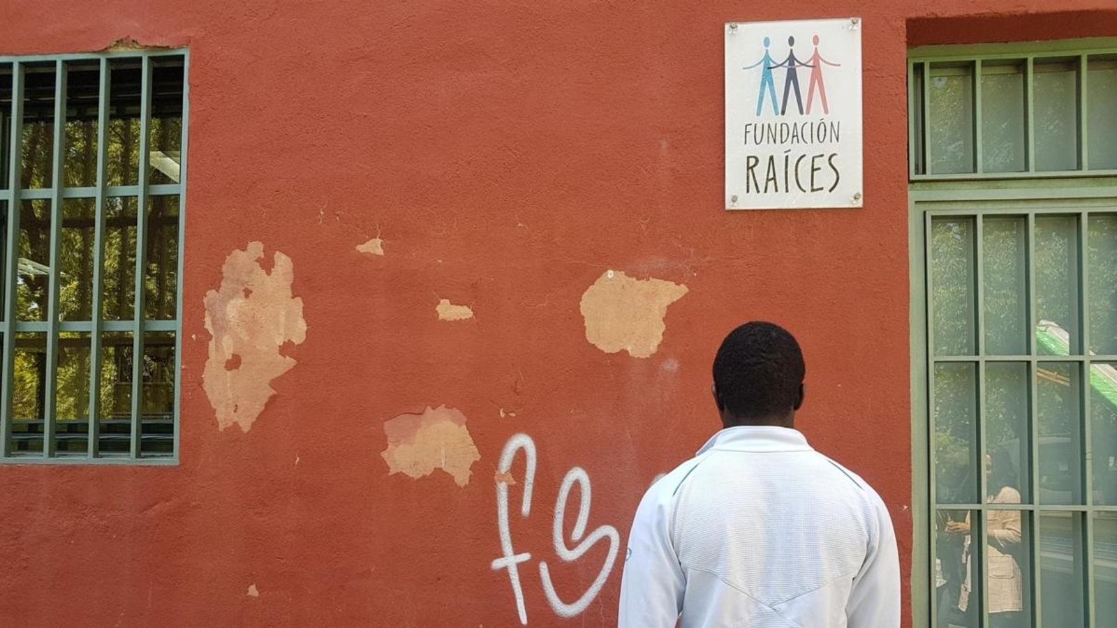 Menor estranger no acompanyat atés en la Fundació Raíces Menor estranger no acompanyat atés en la Fundació Raíces