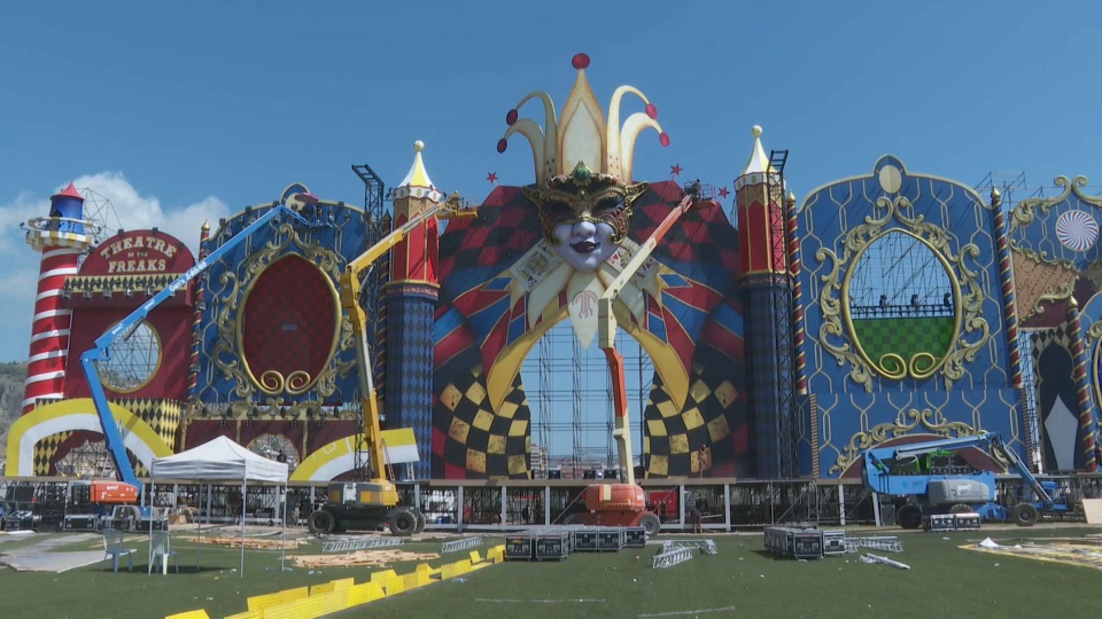 Muntatge de l'escenari del Medusa Fest a Cullera