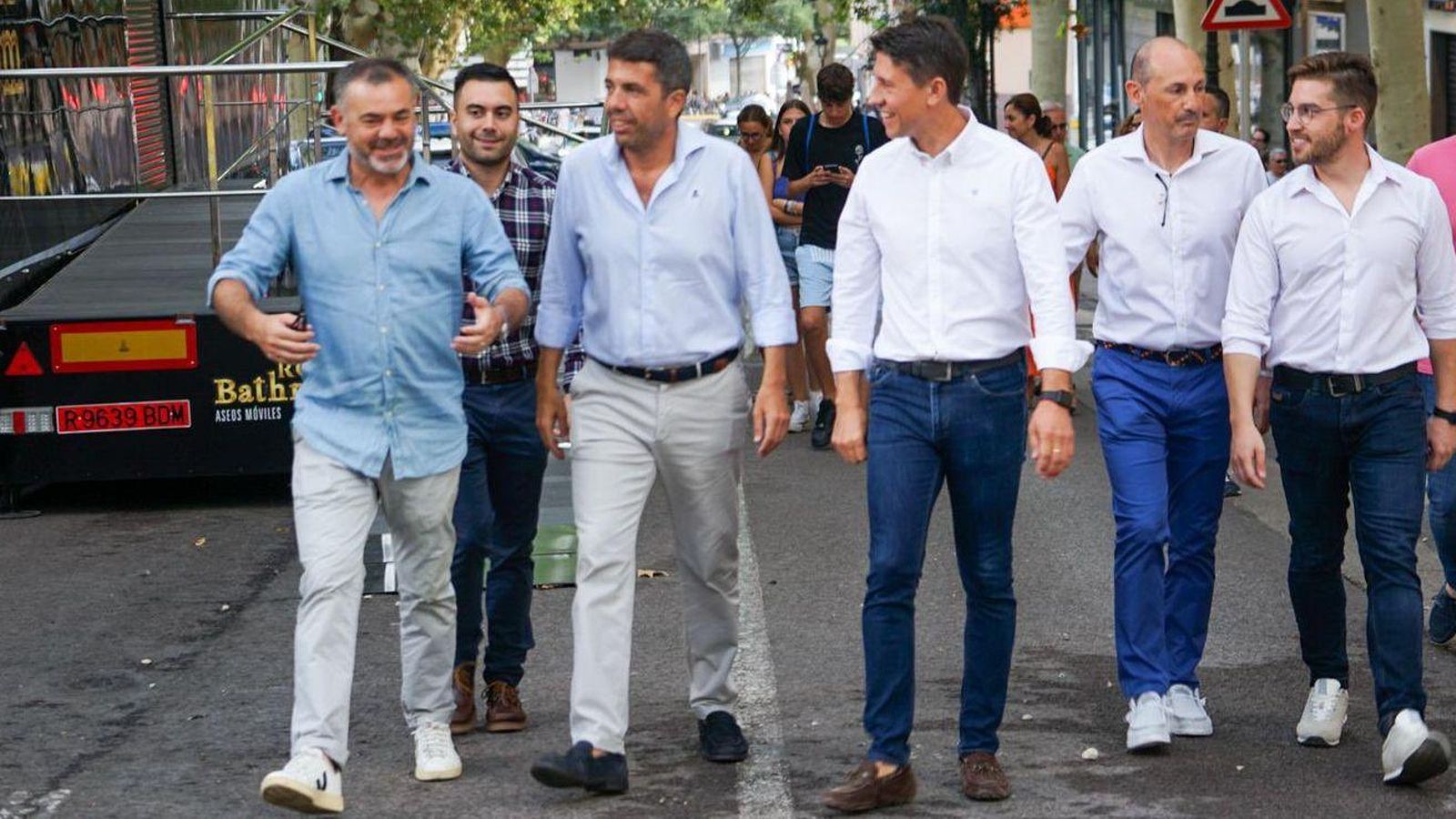Mazón, envoltat de simpatitzants del PP a Xàtiva, aquest dimarts Mazón, envoltat de simpatitzants del PP a Xàtiva, aquest dimarts