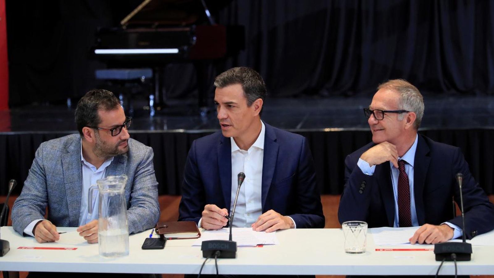 El president del govern espanyol en funcions en una reunió amb representants del sector cultural