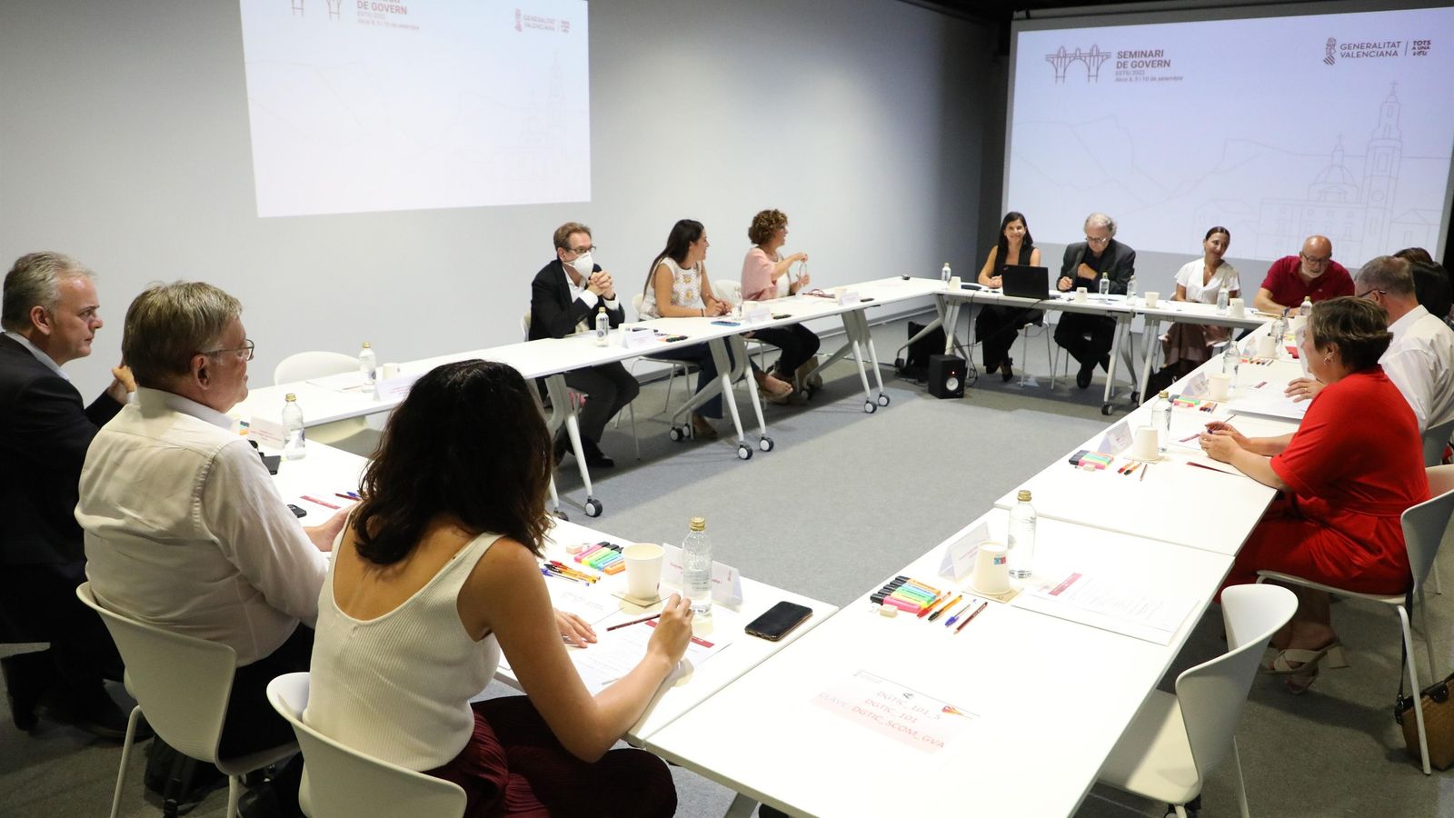 Panell d'experts per a analitzar la situació econòmica i social de la Comunitat Valenciana Panell d'experts per a analitzar la situació econòmica i social de la Comunitat Valenciana