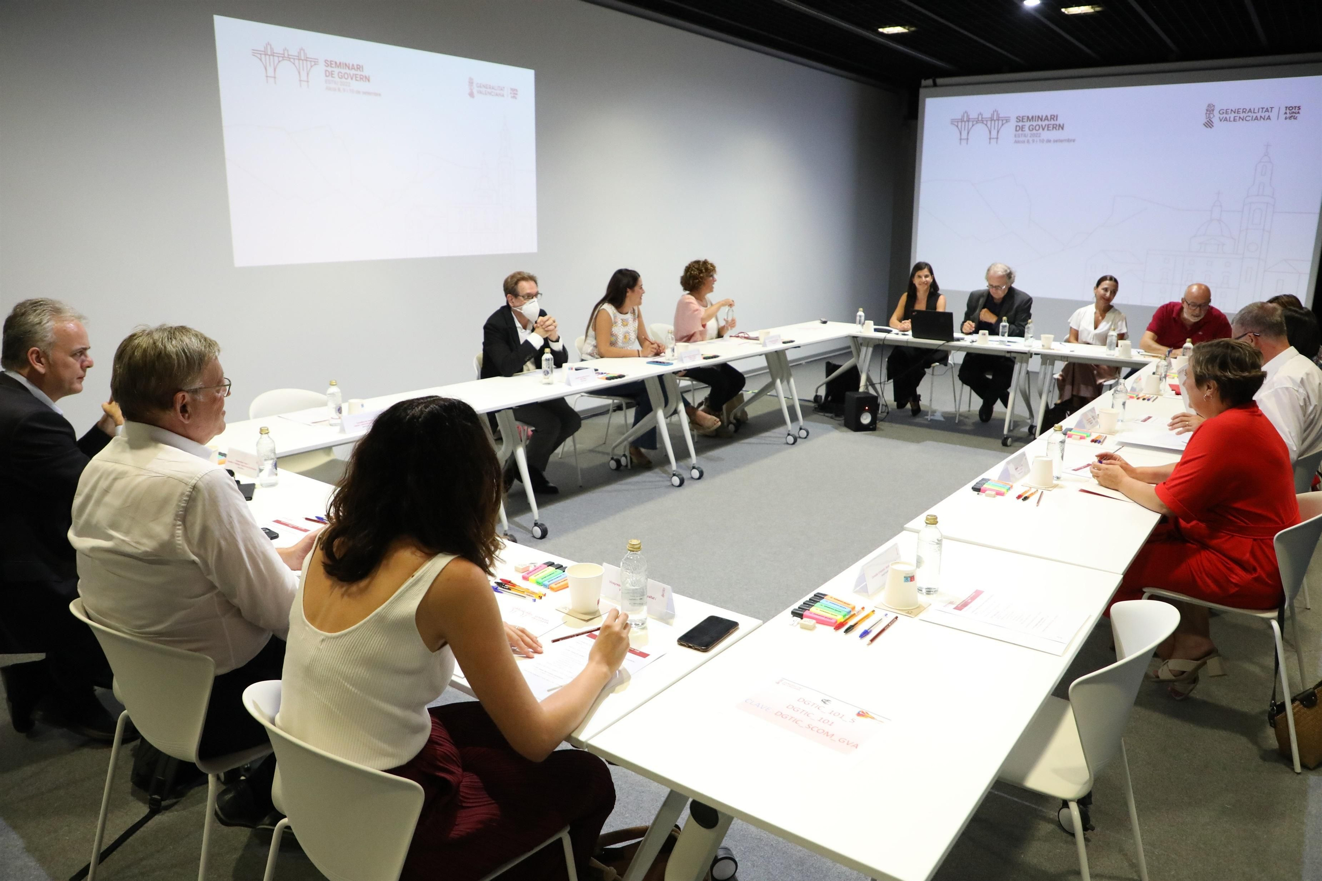 Panell d'experts per a analitzar la situació econòmica i social de la Comunitat Valenciana Panell d'experts per a analitzar la situació econòmica i social de la Comunitat Valenciana