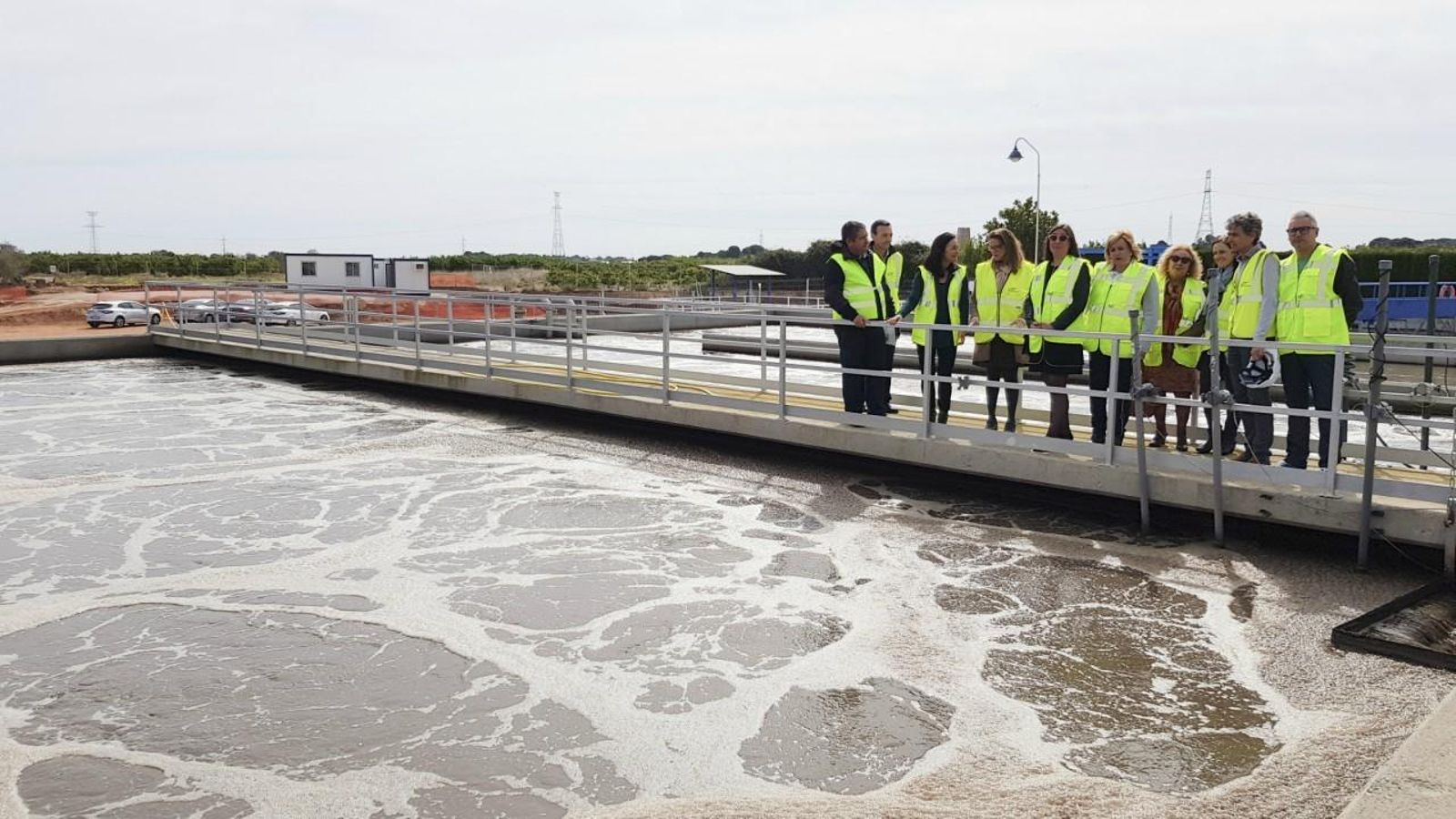 La consellera d'Agricultura, Medi Ambient, Canvi Climàtic i Desenvolupament Rural, Elena Cebrián, a la depuradora de Bétera