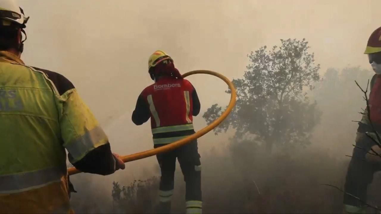 L'incendi d'Ibi entra al parc natural de la Font Roja