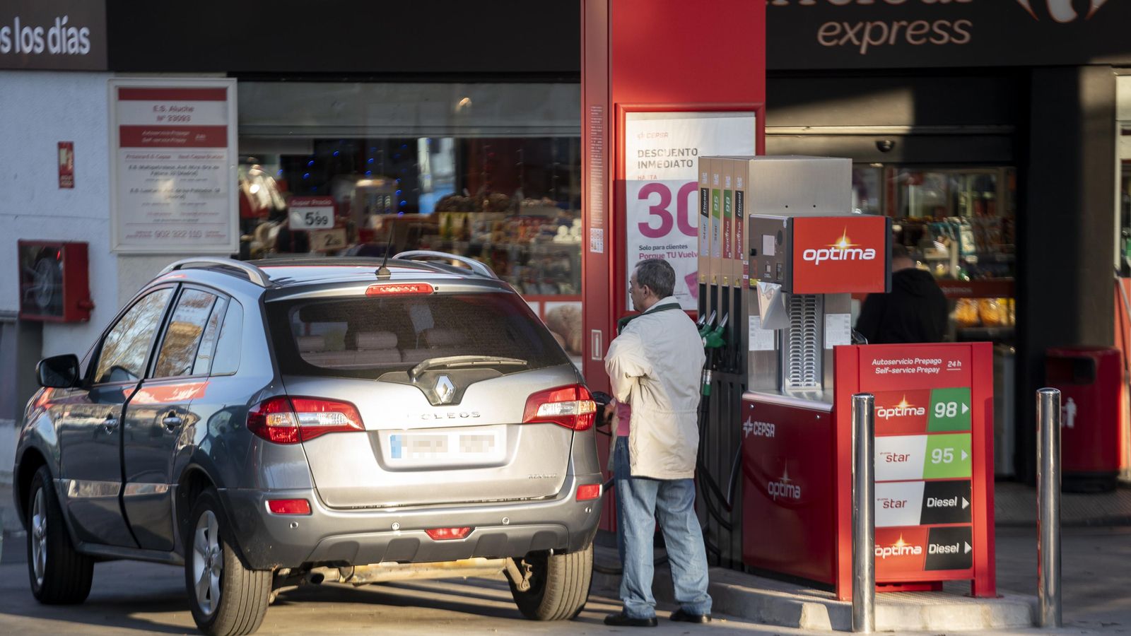 El preu de la gasolina encadena la seua sisena setmana consecutiva de descensos