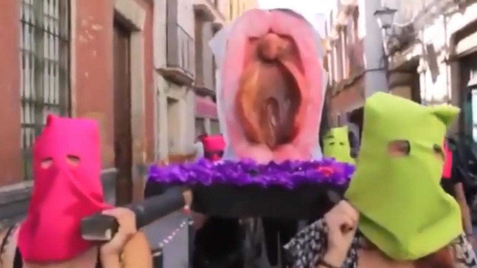 Processó de la vagina de plàstic per la qual s'enjudicia les tres acusades