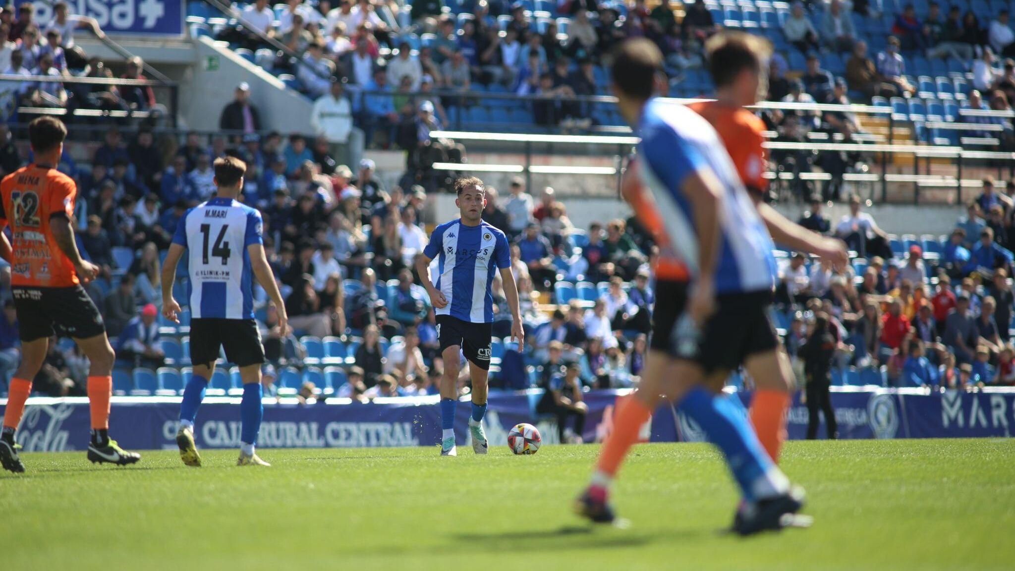 Una acció del partit entre l'Hèrcules i el Penya Esportiva Una acció del partit entre l'Hèrcules i el Penya Esportiva