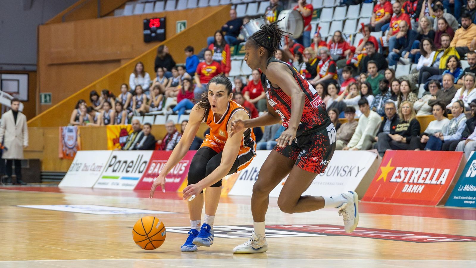 Leticia Romero, durant el partit a Fontajau