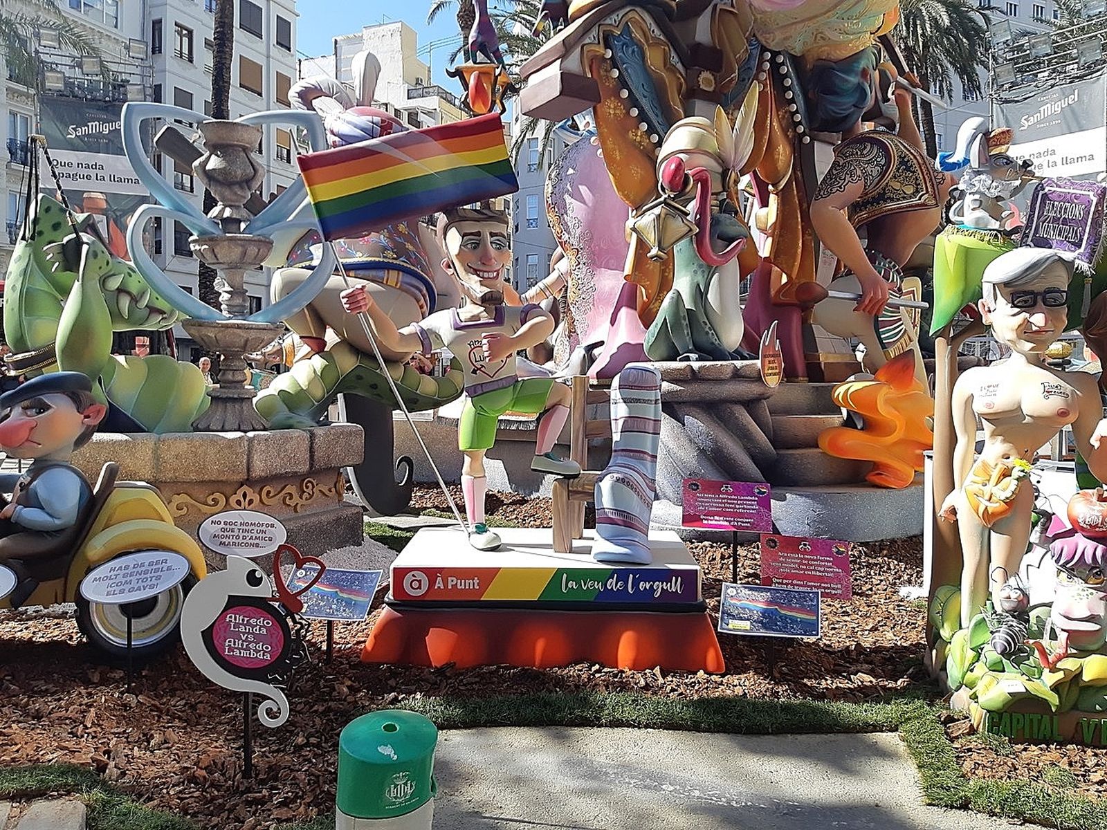 La falla Regne de València - Duc de Calàbria es queda amb el tercer lloc al podi