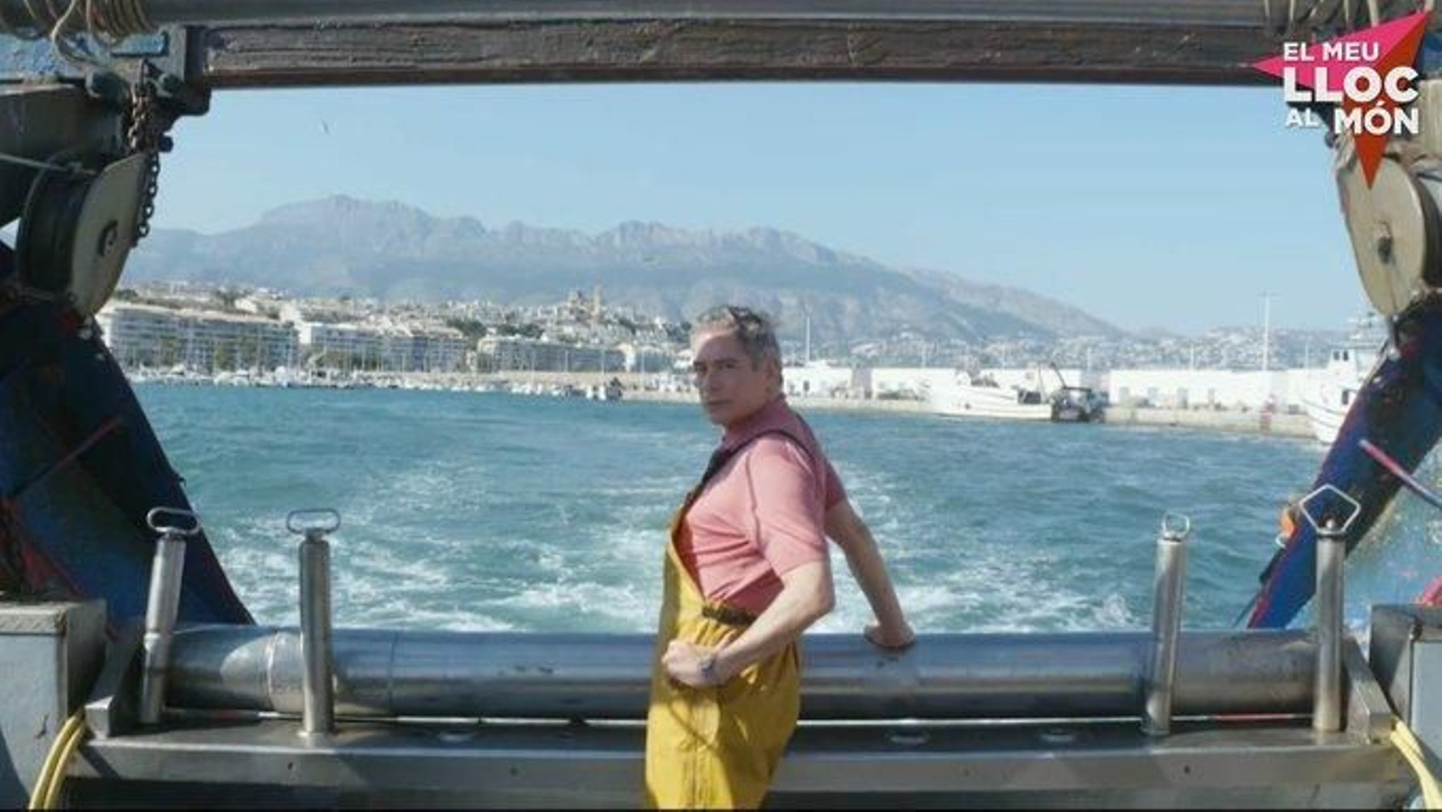 L'artista posa en valor la tasca dels pescadors en la tradició mediterrània i assegura que "el mar és un lloc on pots connectar en una altra dimensió"