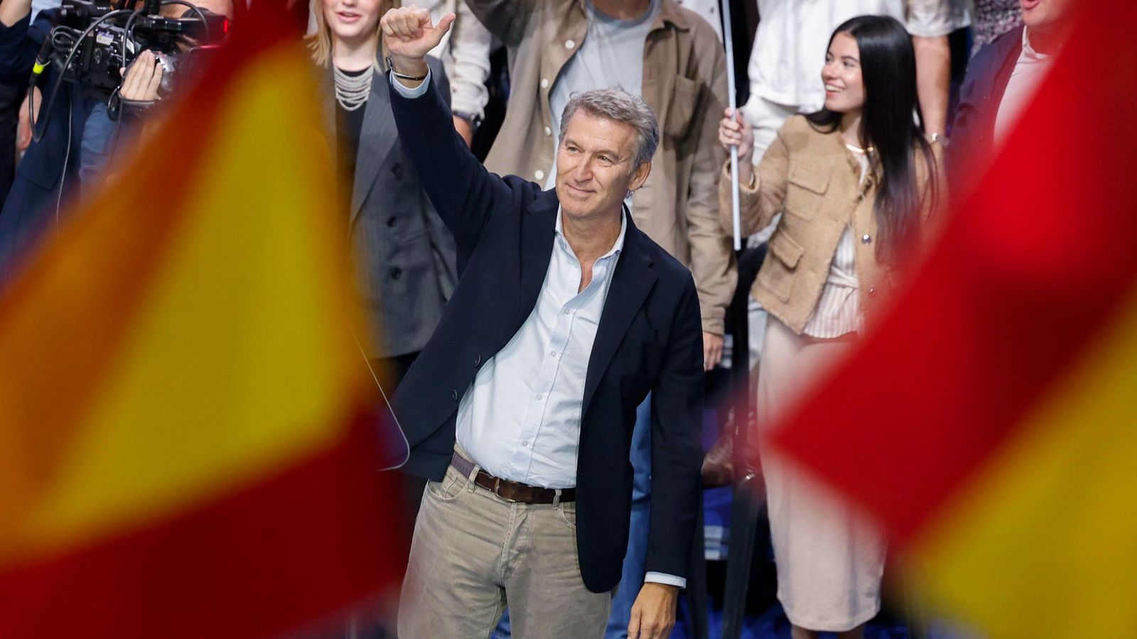 Feijóo es dirigix als simpatitzants en el míting que ha pronunciat en el Palau de les Arts este divendres