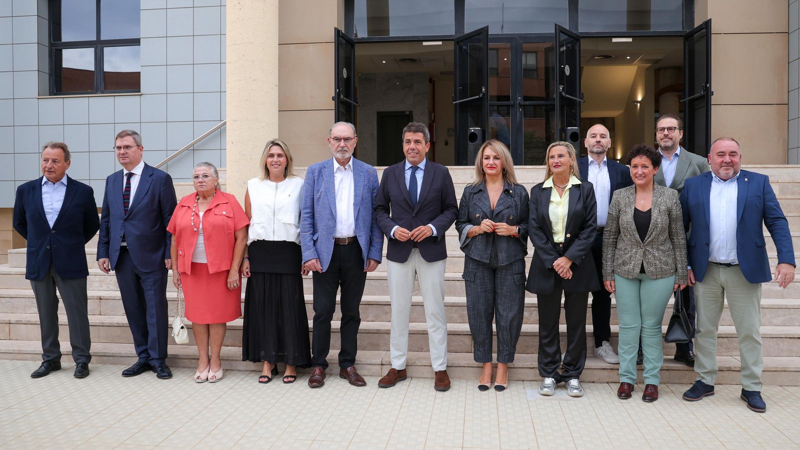 El president d'Ascer, Vicente Nomdedéu, i el president de la Generalitat, Carlos Mazón, este dijous a la seu de la patronal ceràmica