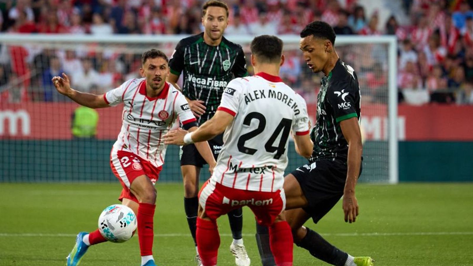 Una acció del partit a Montilivi