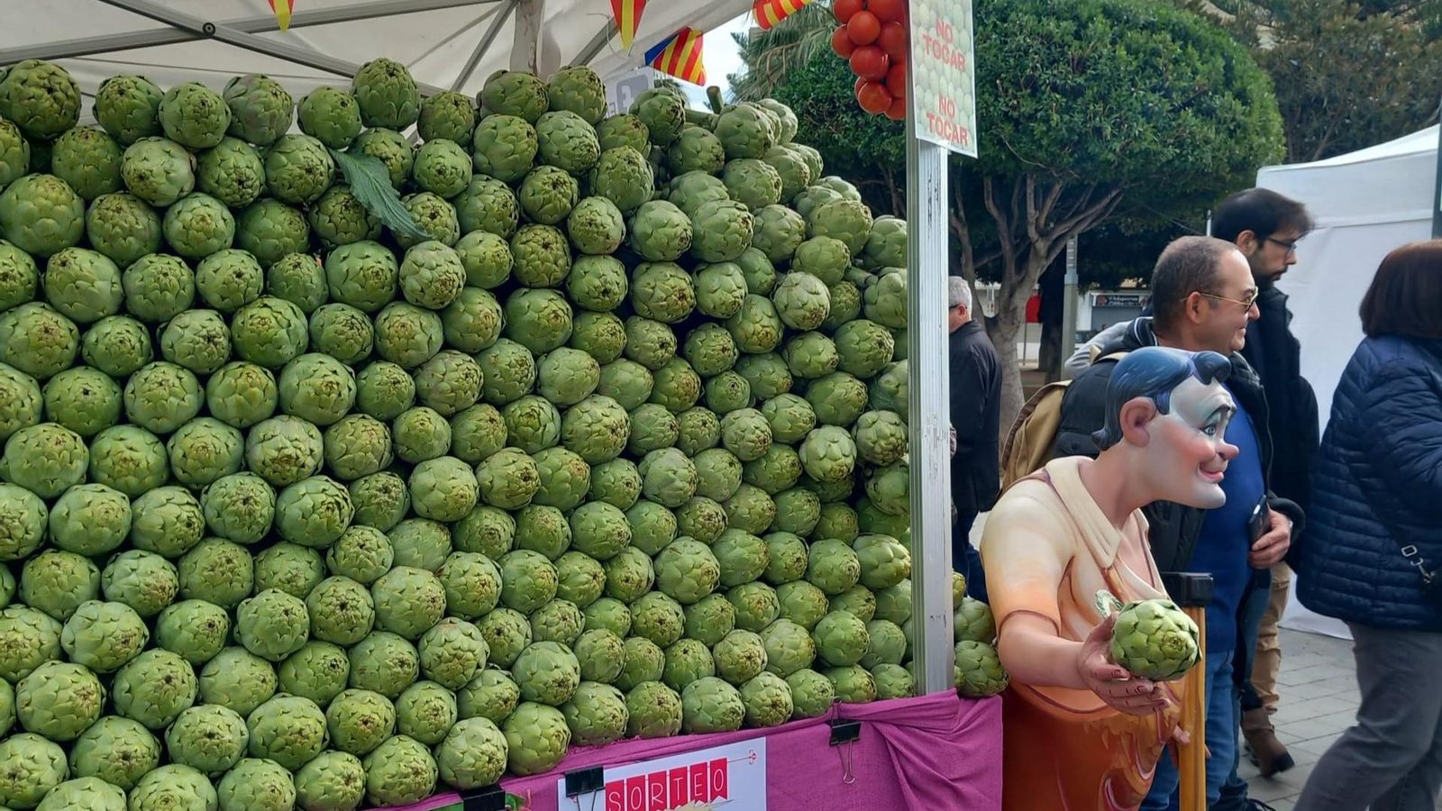 Parada de carxofes al Mercat Gastronòmic de la Fira de la Carxofa 2025 a Benicarló