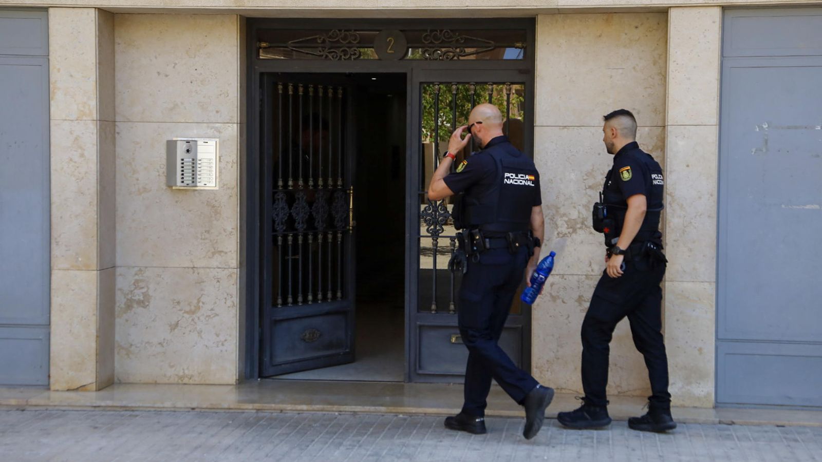 Crònica en vídeo de la troballa d'un cadàver a un congelador de Castelló de la Plana