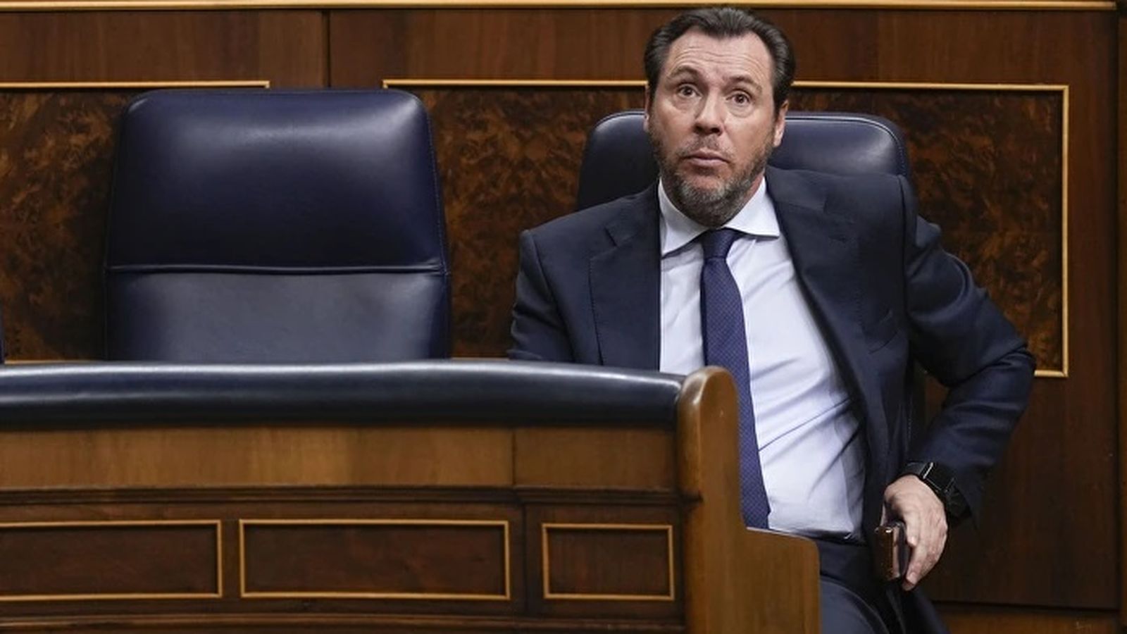 El ministre de Transports i Mobilitat Sostenible, Oscar Puente, durant el ple extraordinari del Congrés dels Diputats este dimarts, a Madrid