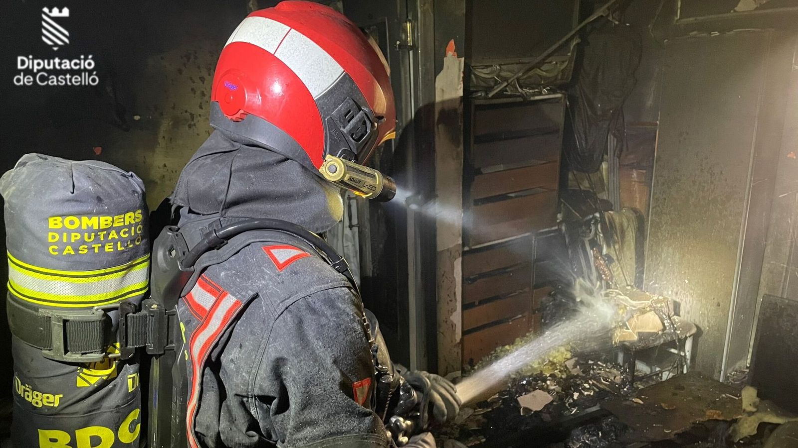 Habitació de la vivenda unifamiliar de Tales desfeta per les flames