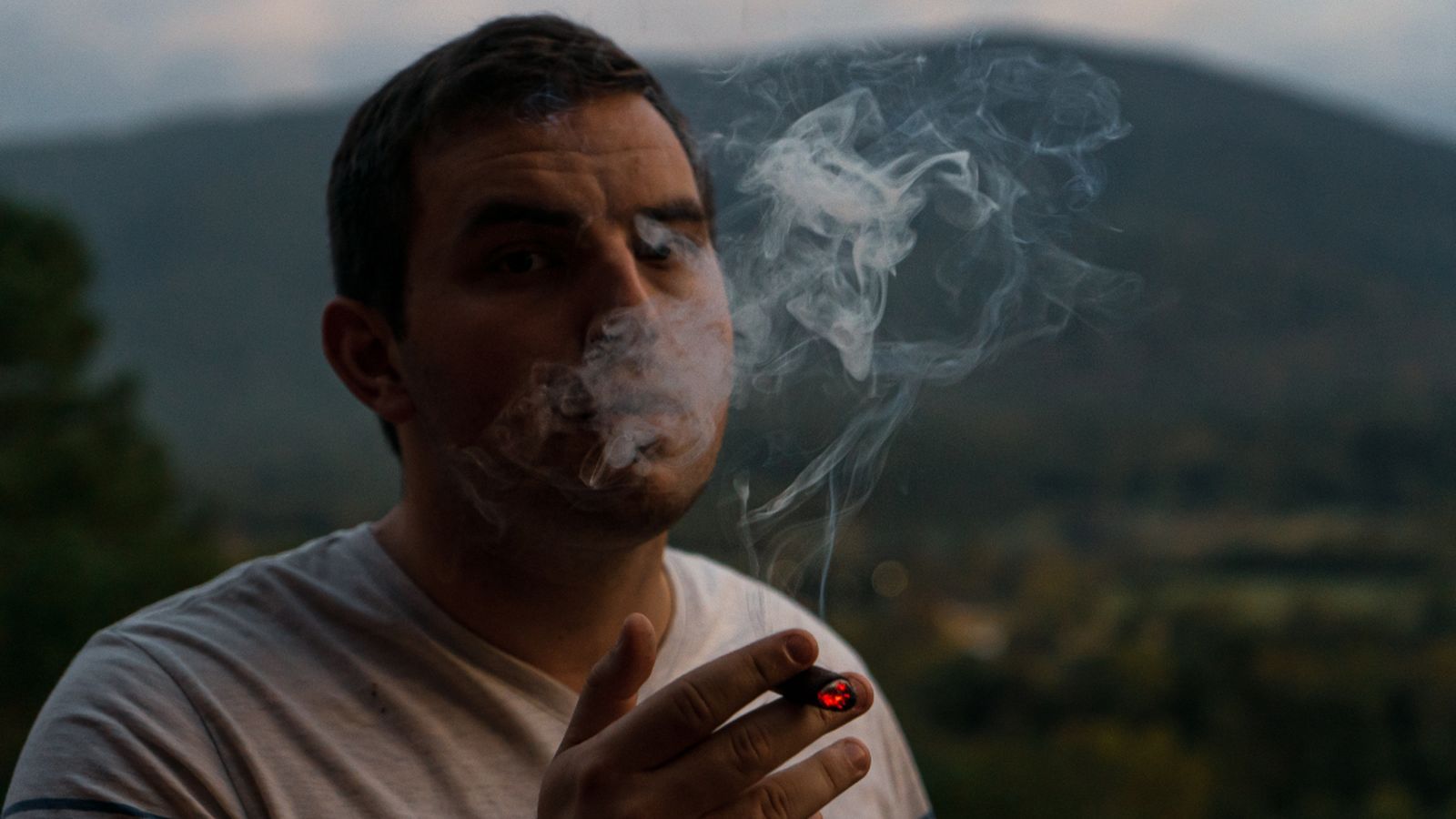 Cau per primera vegada el consum mundial de tabac entre els homes