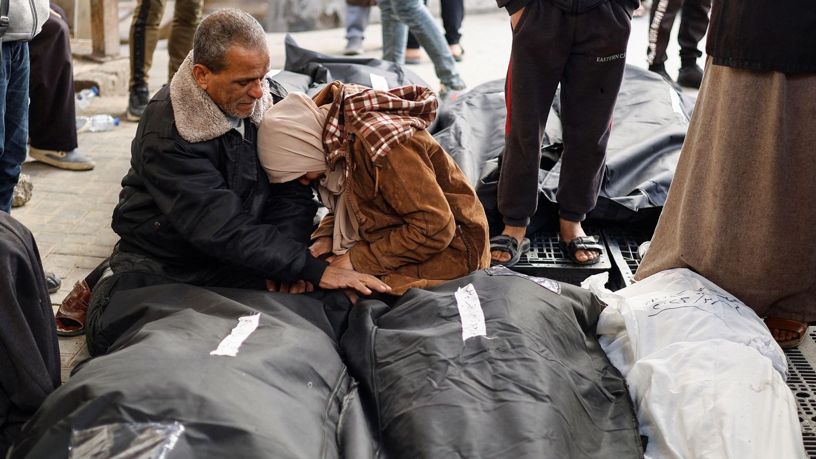 Funeral pels palestins morts en l'últim bombardeig isralieà sobre Rafah