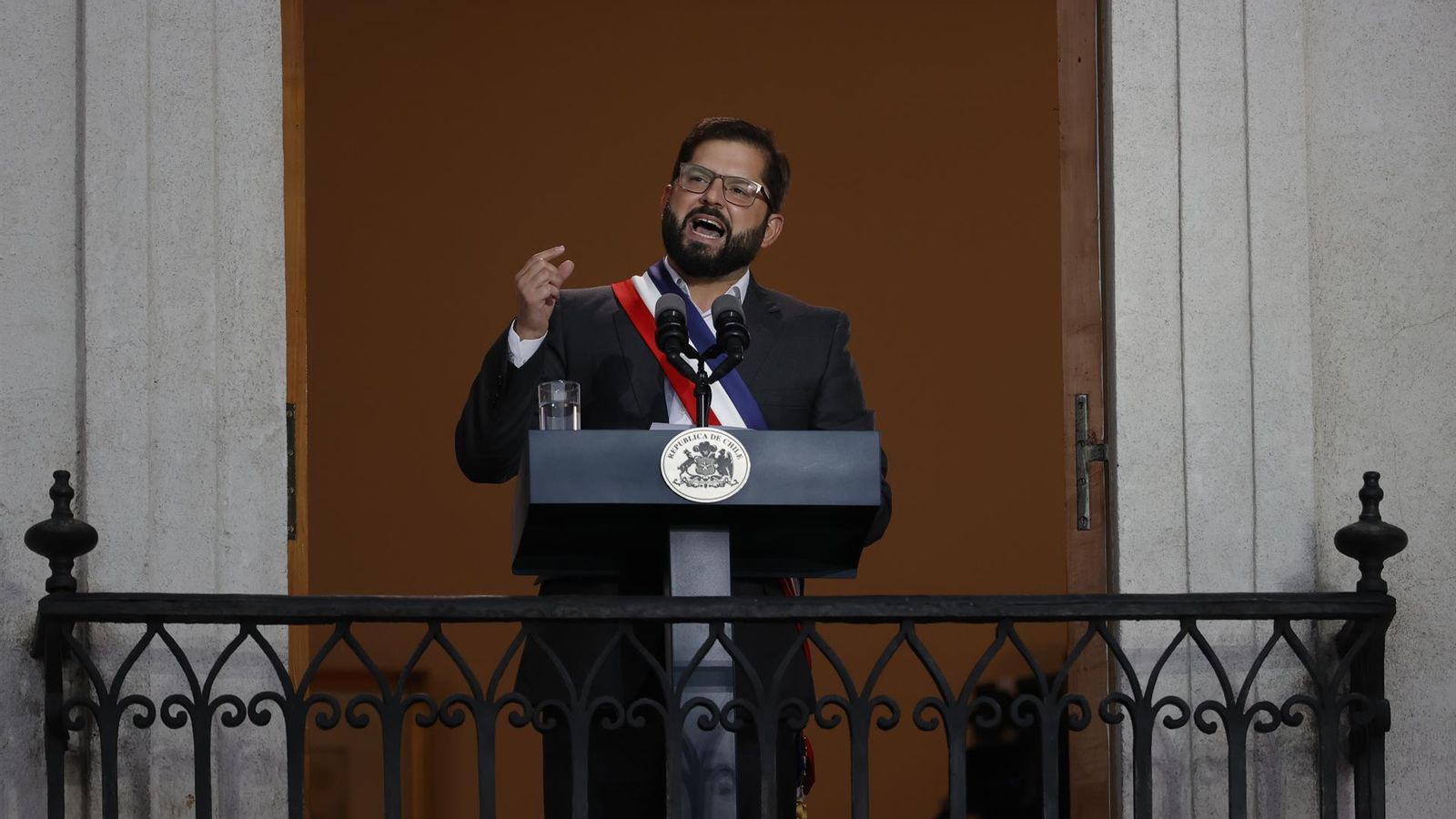 Boric promet "un nou Xile" en un històric discurs amb referències a Allende