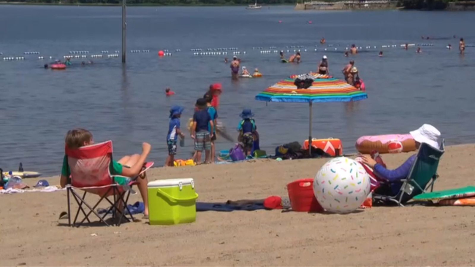 Els termòmetres han marcat temperatures superiors als 35 graus.