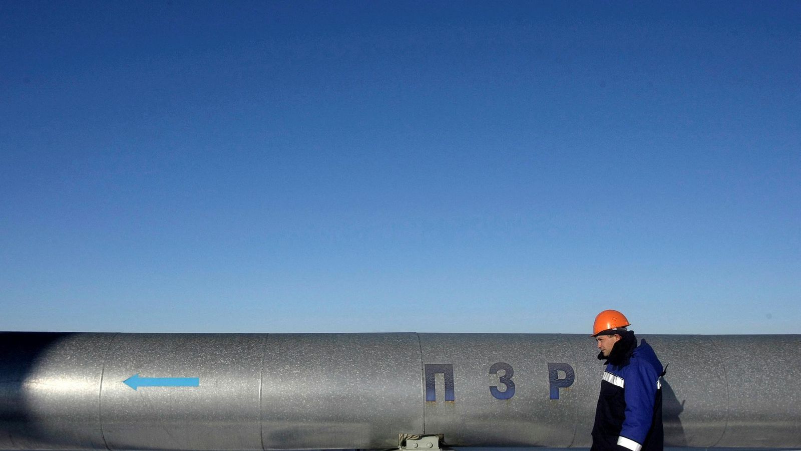 Un operari en una estació russa d'exportació de gas Un operari en una estació russa d'exportació de gas
