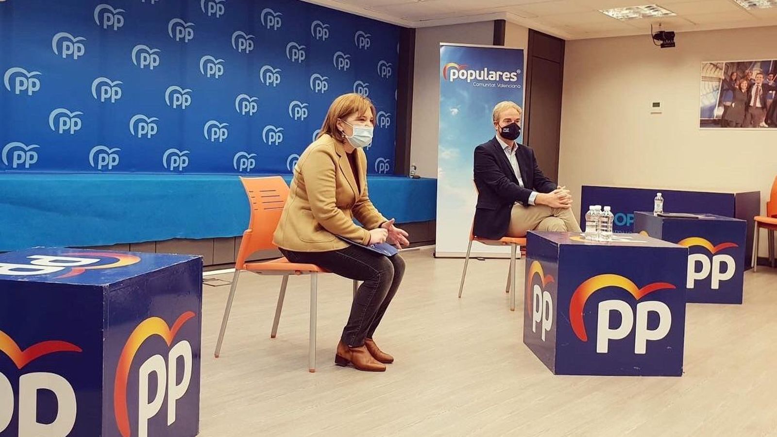 Isabel Bonig i Óscar Clavell durant la reunió amb sindicats educatius, patronal i associacions de pares i alumnes de la Comunitat Valenciana aquest dissabte