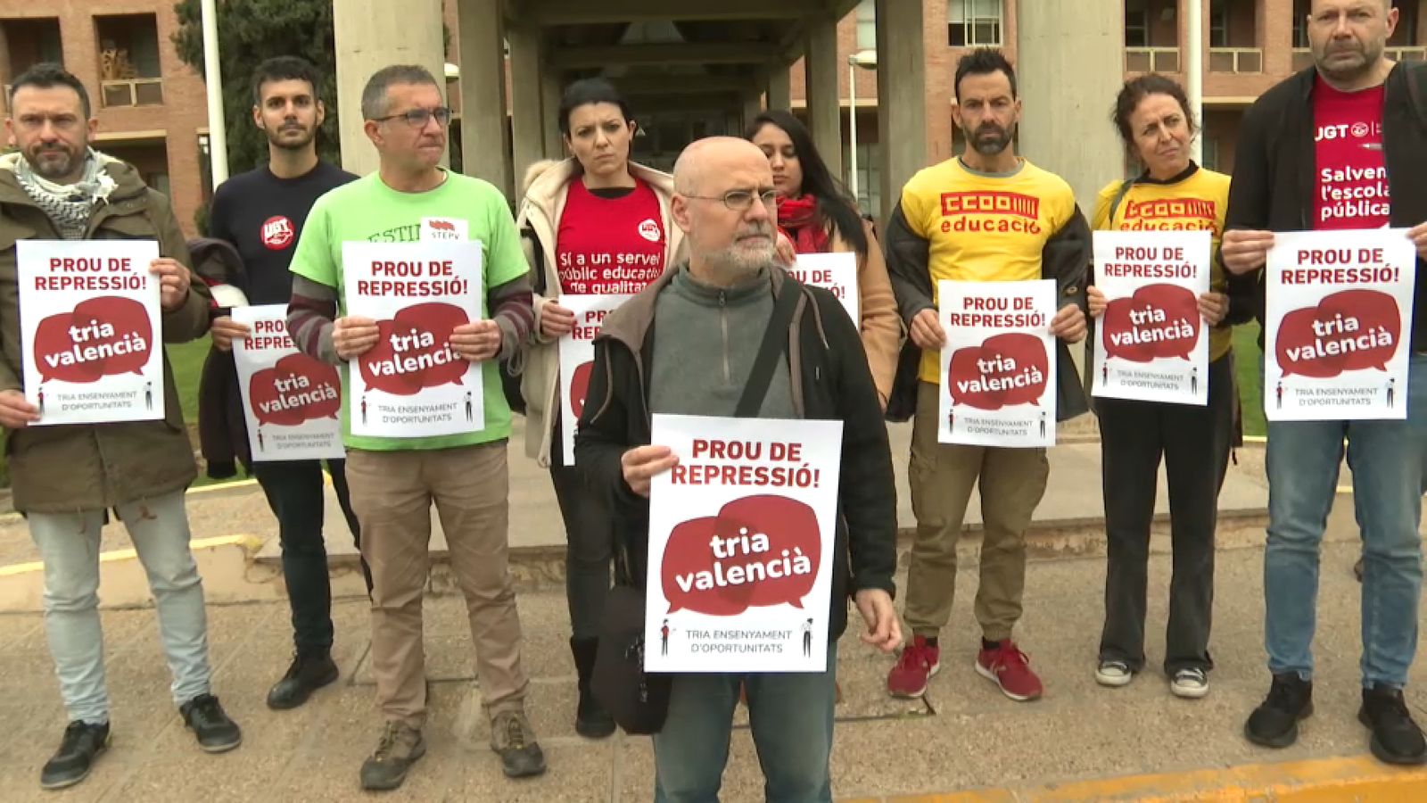 La Plataforma en Defensa de l'Ensenyament Públic protesta contra la consulta de la llengua base i denuncia pressions d'Educació