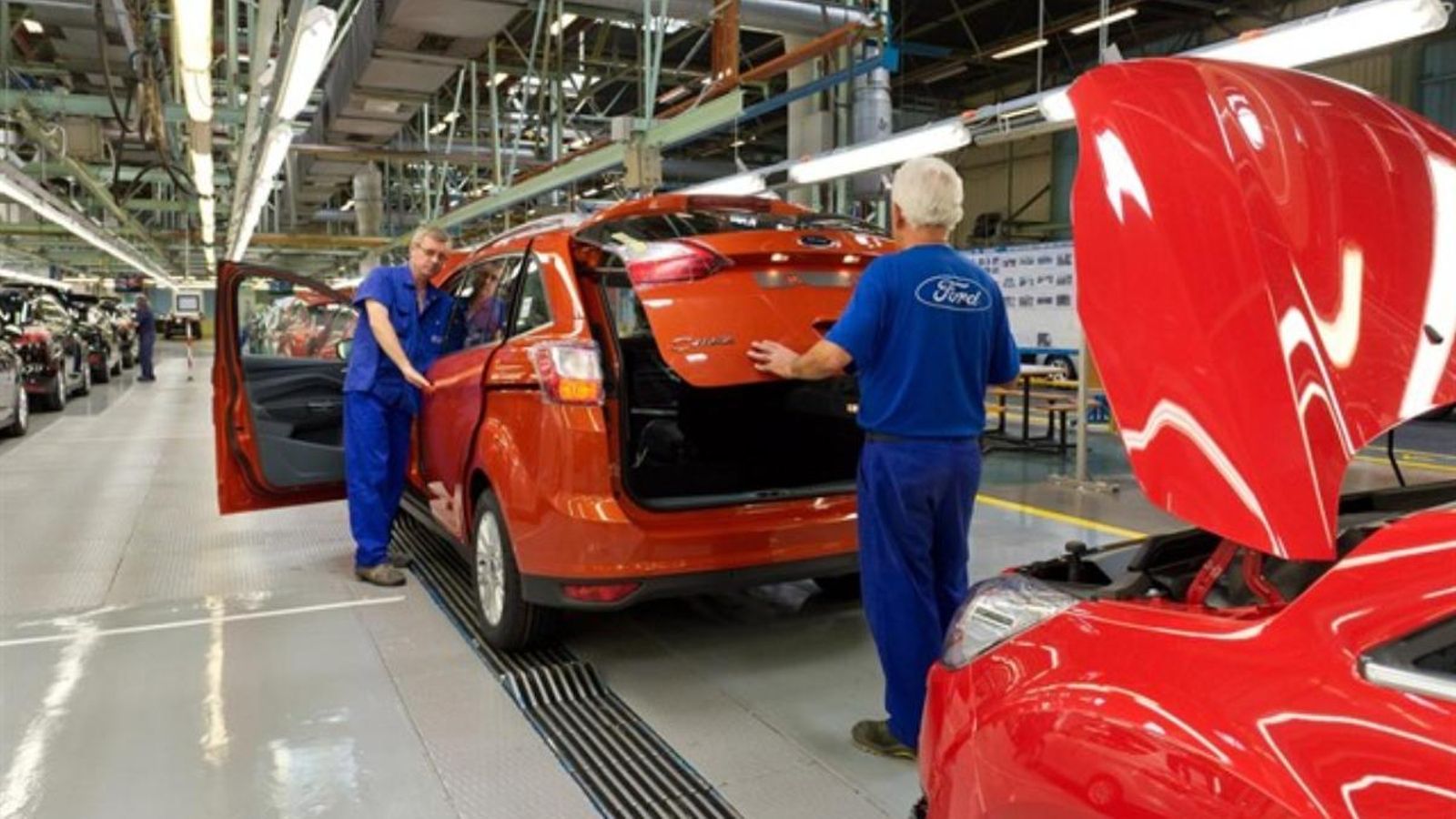 Ford Almussafes pararà 22 dies la producció de vehicles i motors
