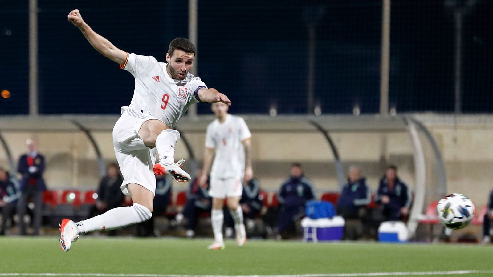 Abel Ruiz fa un llançament a porteria