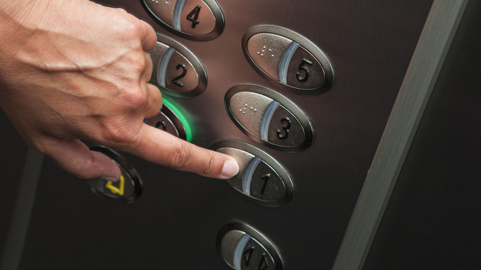 Imatge d'arxiu en l'interior d'un ascensor