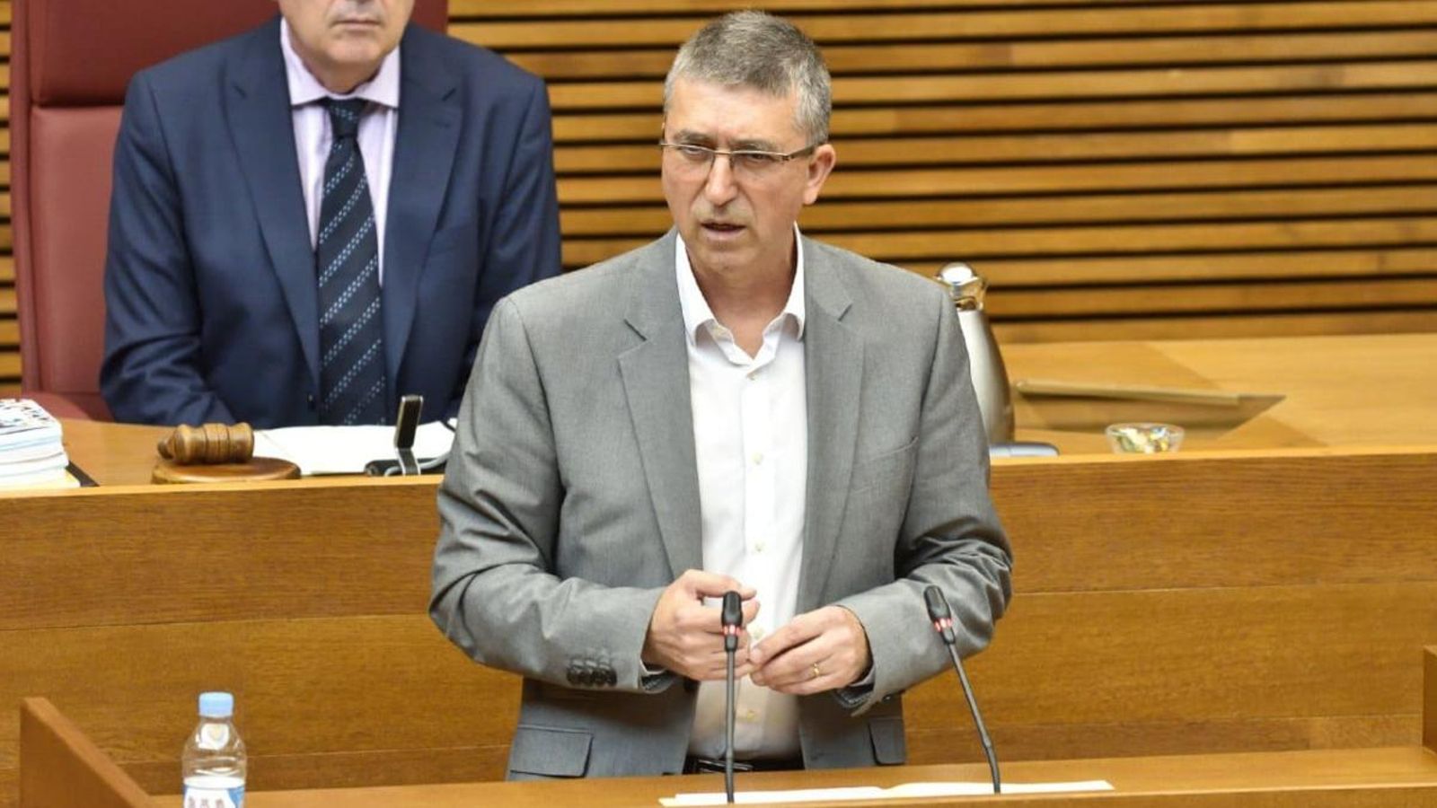 Climent anuncia el disseny d'un pla d'acció per al teixit industrial