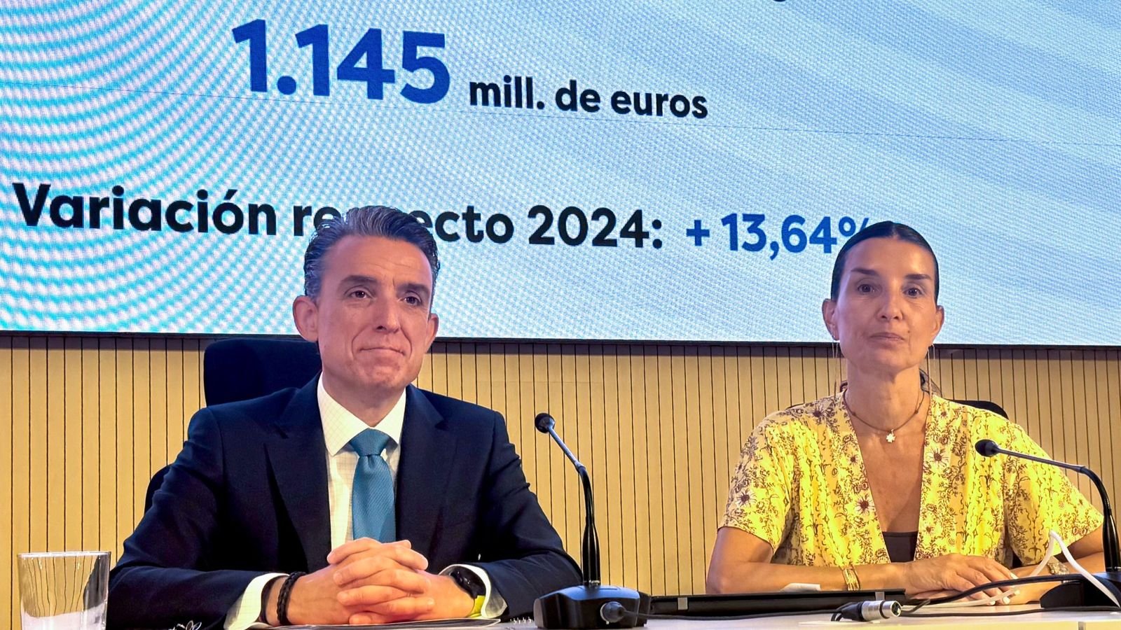 La consellera d'Hisenda i Economia, Ruth Merino, i el director de l'Agència Tributària Valenciana (ATV), Ángel Zaera, en roda de premsa