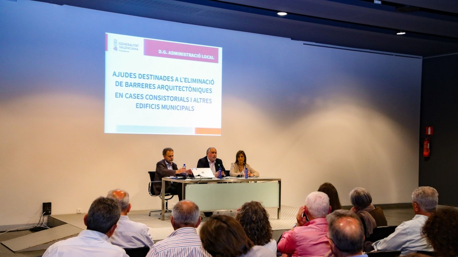 La Generalitat invertirà quatre milions d\'euros per a eliminar les barreres físiques d\'edificis municipals