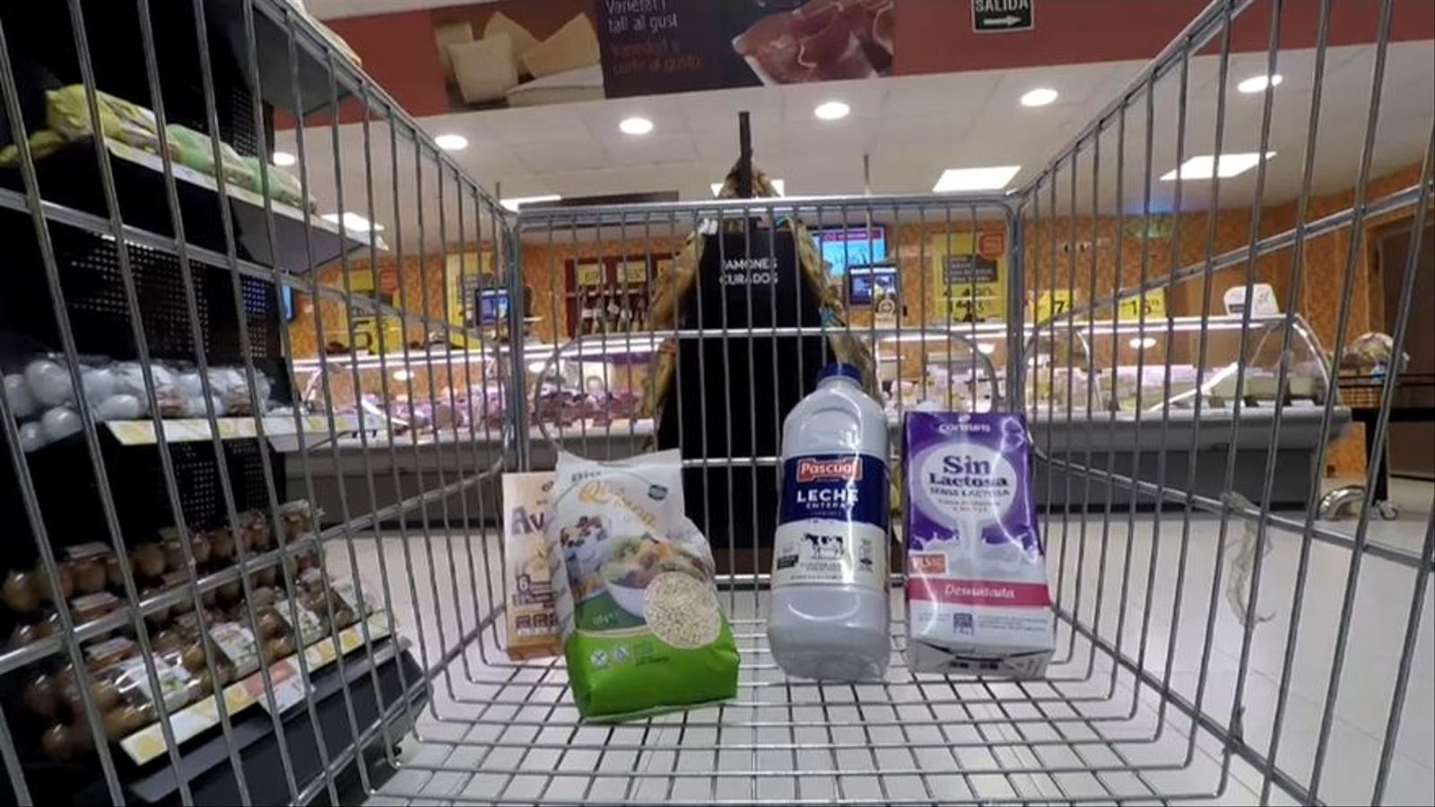Un carro de la compra en un supermercat
