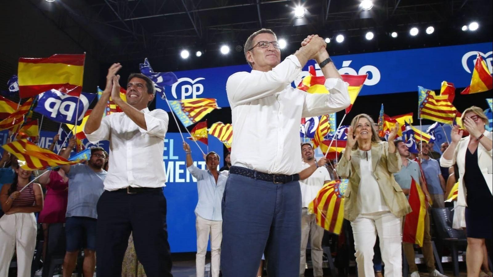 El candidat del PP a la presidència del govern espanyol, Alberto Núñez Feijóo, i el líder del PPCV, Carlos Mazón