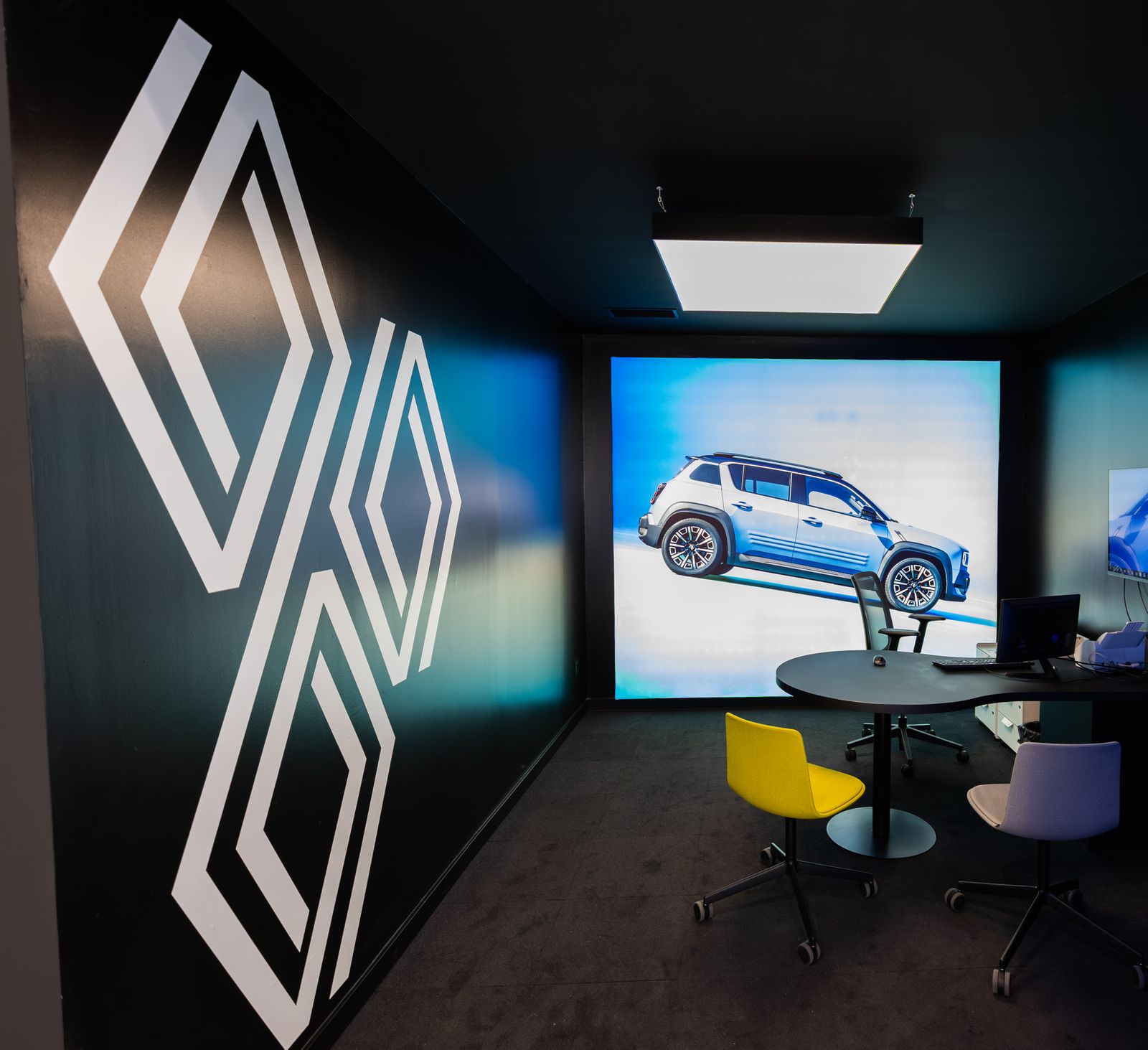 L'esdeveniment ha suposat la inauguració oficial d'un espai completament renovat i adaptat a la nova imatge de Renault i Dacia