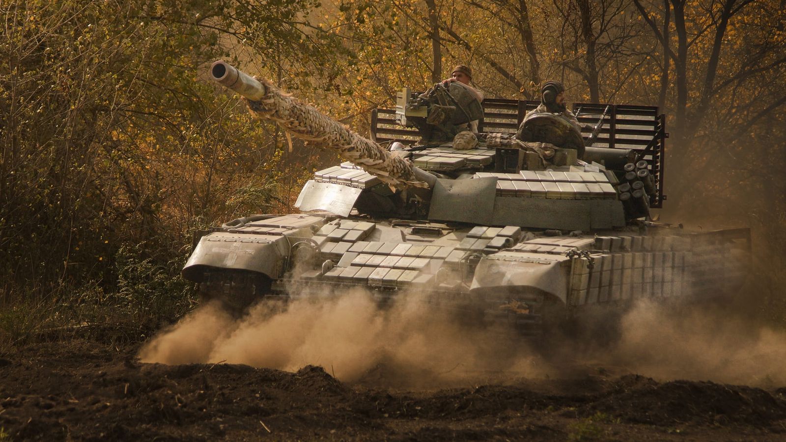 Soldats ucraïnesos en un tanc