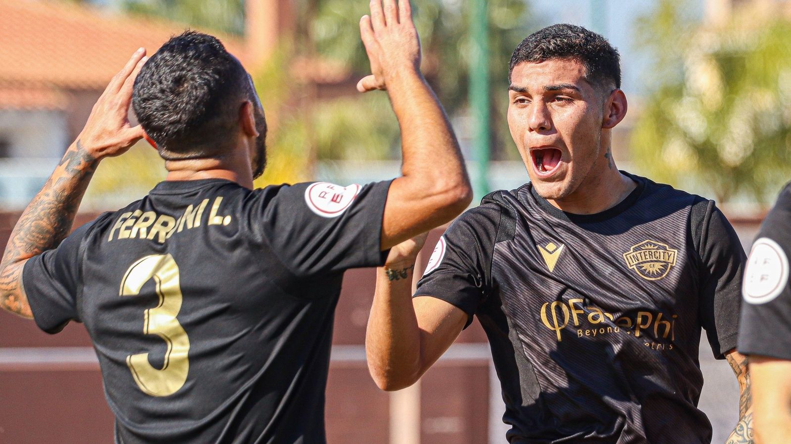 Els jugadors de l'Intercity celebren un gol contra el Mar Menor