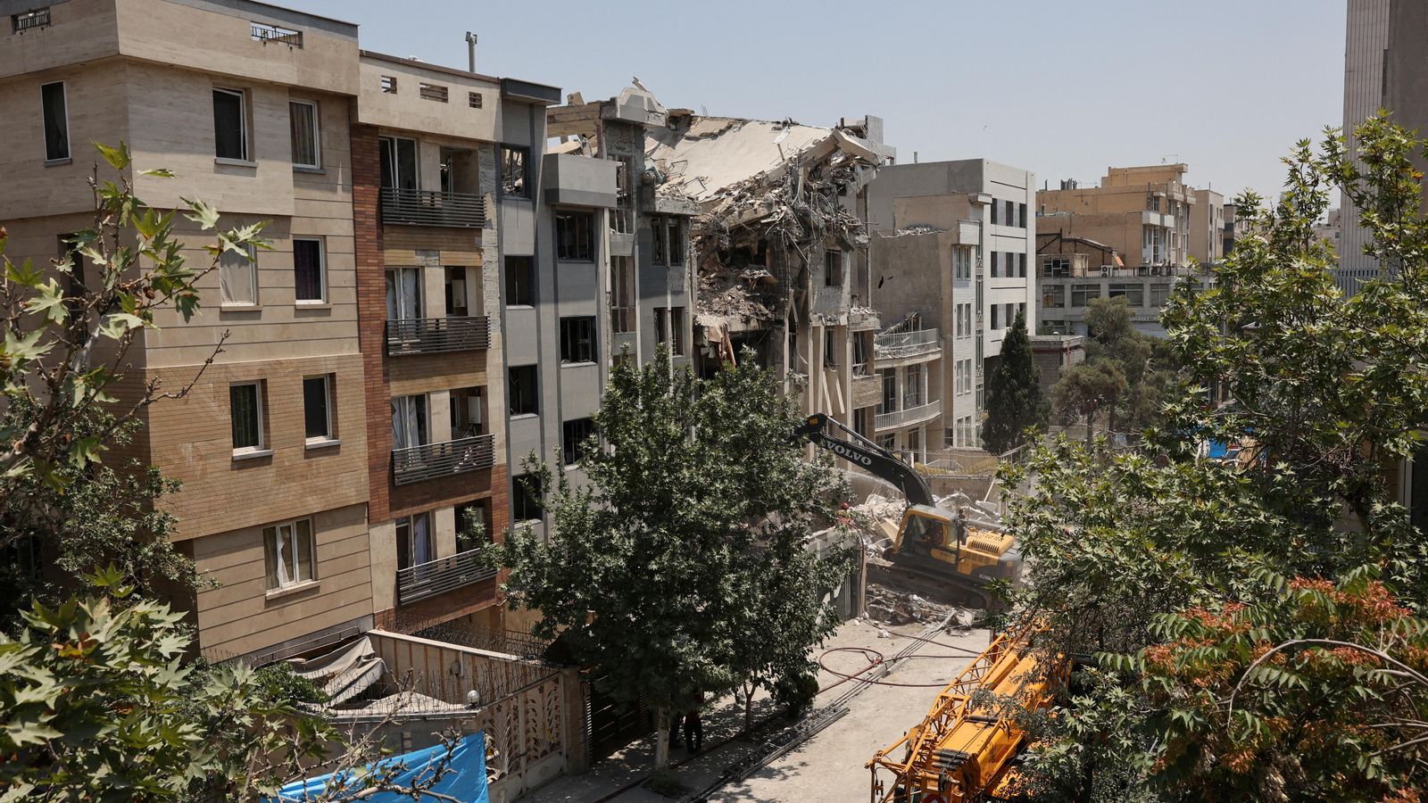 Edifici destruït a Teheran, Iran, pels atacs d'Israel este dissabte