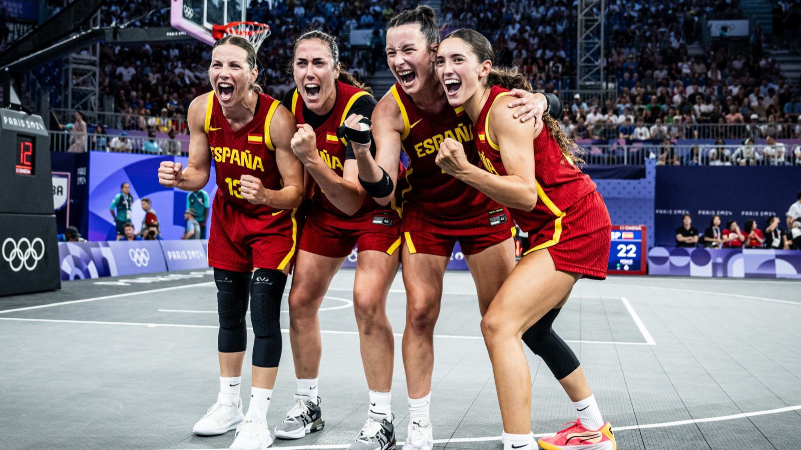 Sandra Ygueravide, vega Gimeno, Gracia Alonso i Juana Camilión celebren un triomf