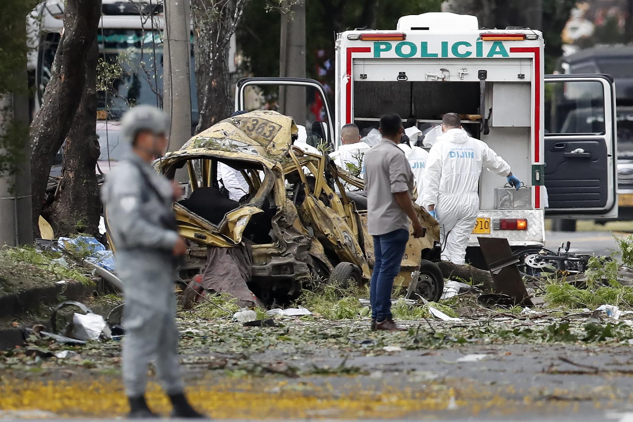 Explosió en els voltants de l'Escola Militar d'Aviació Marco Fidel Suárez este dijous a Cali (Colòmbia) Explosió en els voltants de l'Escola Militar d'Aviació Marco Fidel Suárez este dijous en Cali (Colòmbia)