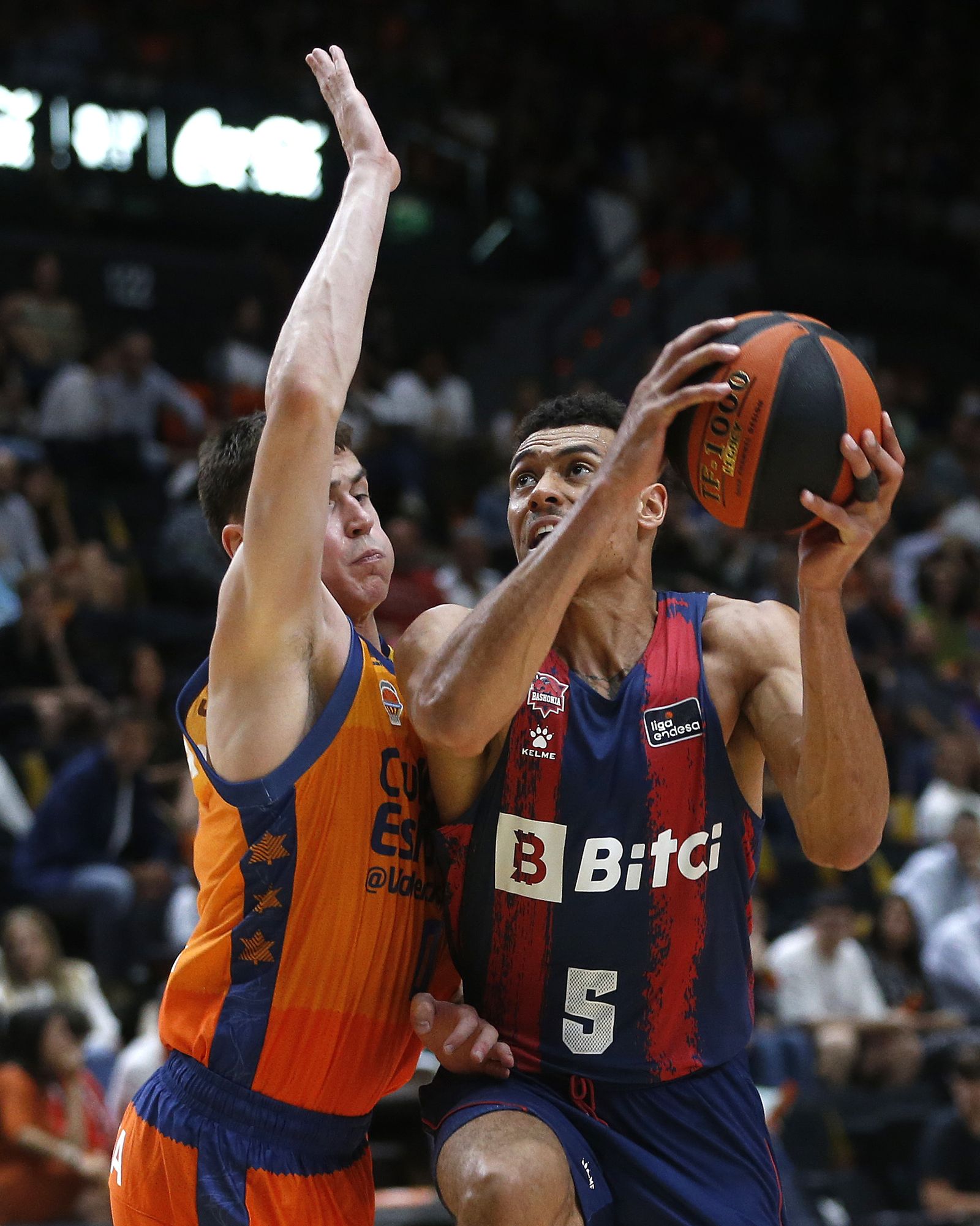 València Basket cau per la mínima contra el Baskonia al primer partit dels quarts de final del play-off pel títol de lliga