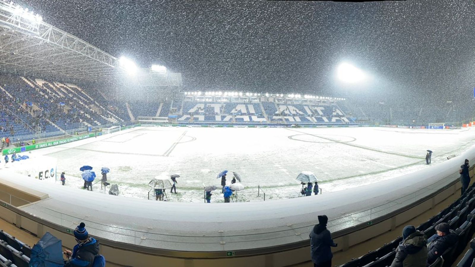 FOTOGALERIA | Les millors imatges de la nevada caiguda a Bèrgam que va obligar a suspendre l'Atalanta - Vila-real