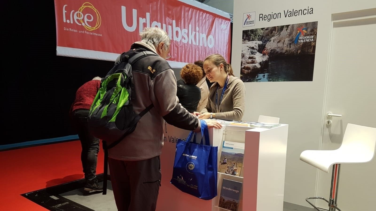 El nombre de persones treballadores del sector valencià del turisme creix un 5,8% al maig