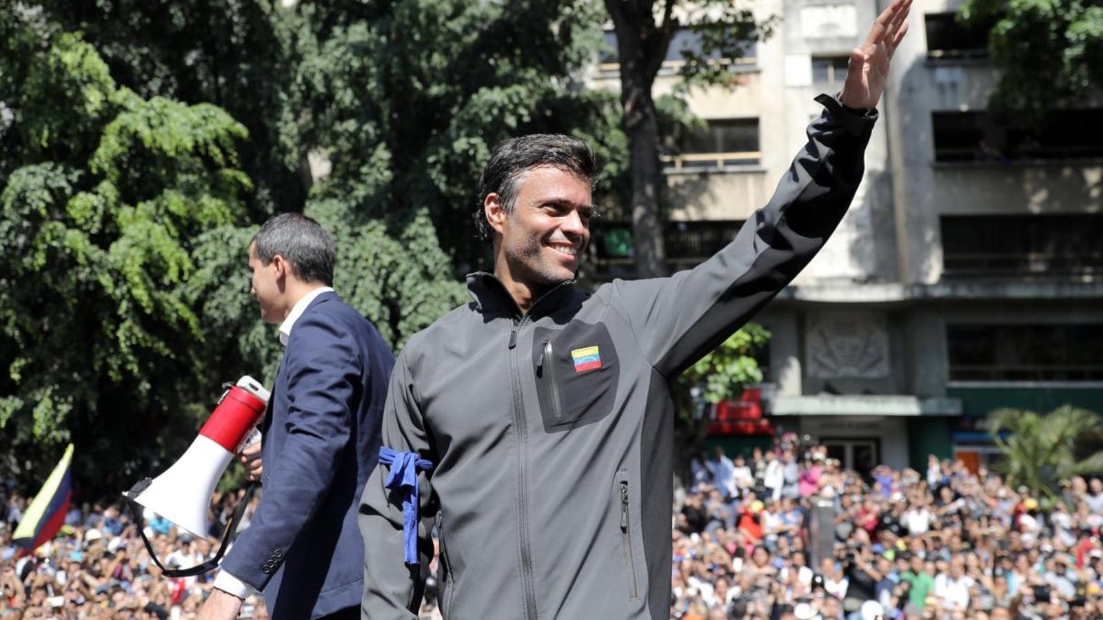 Leopoldo López després d'eixir del seu arrest domiciliari