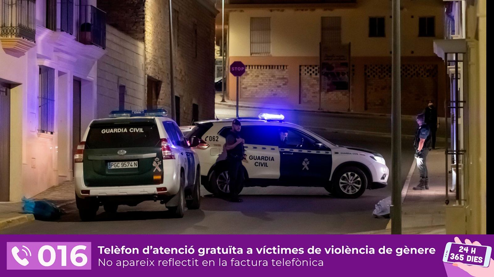 Agents de la Guardia Civil, anit, en el domicili de la mare del presumpte assassí de la jove de 17 anys