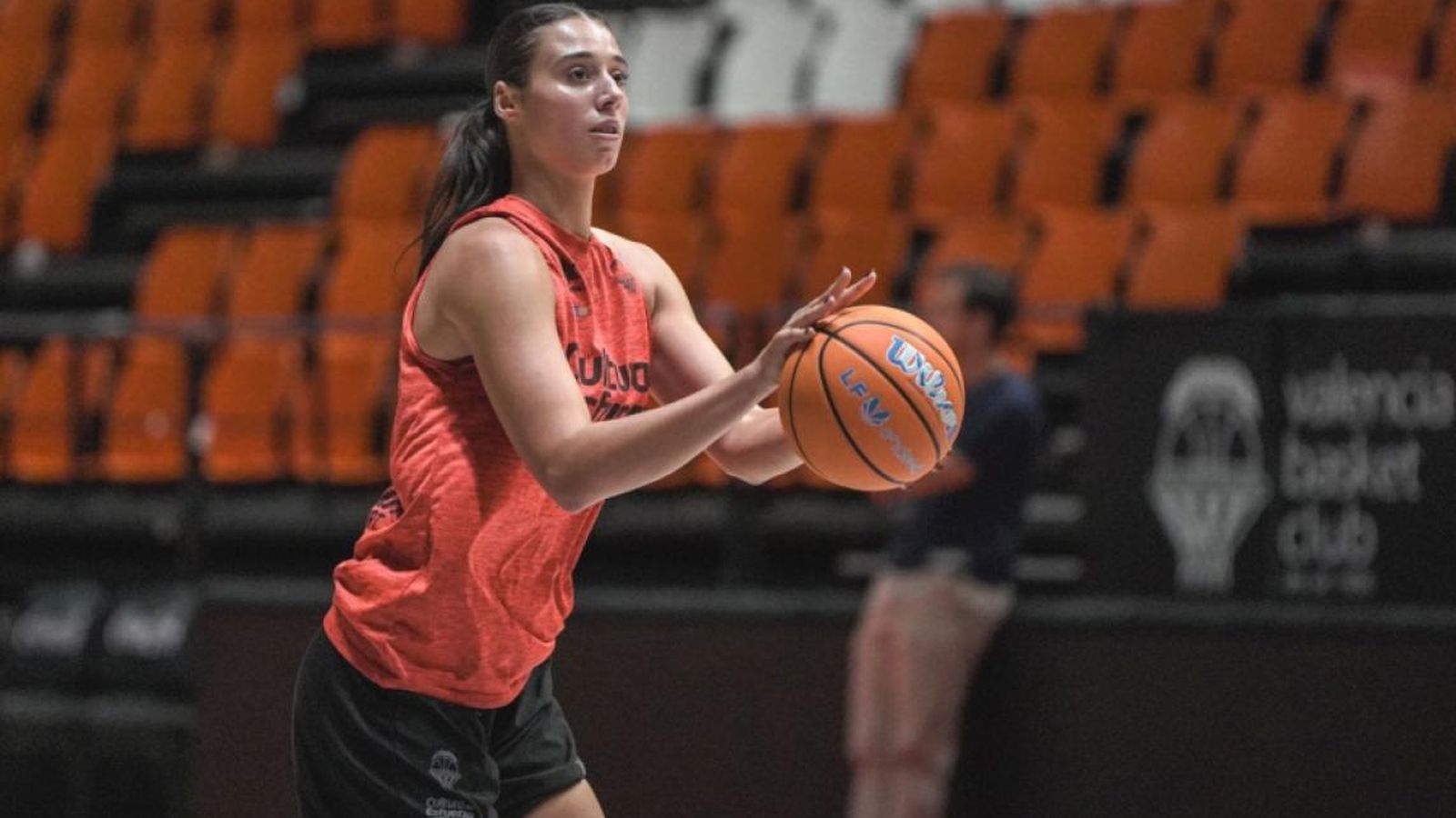 Raquel Carrera, en un entrenament de València Basket