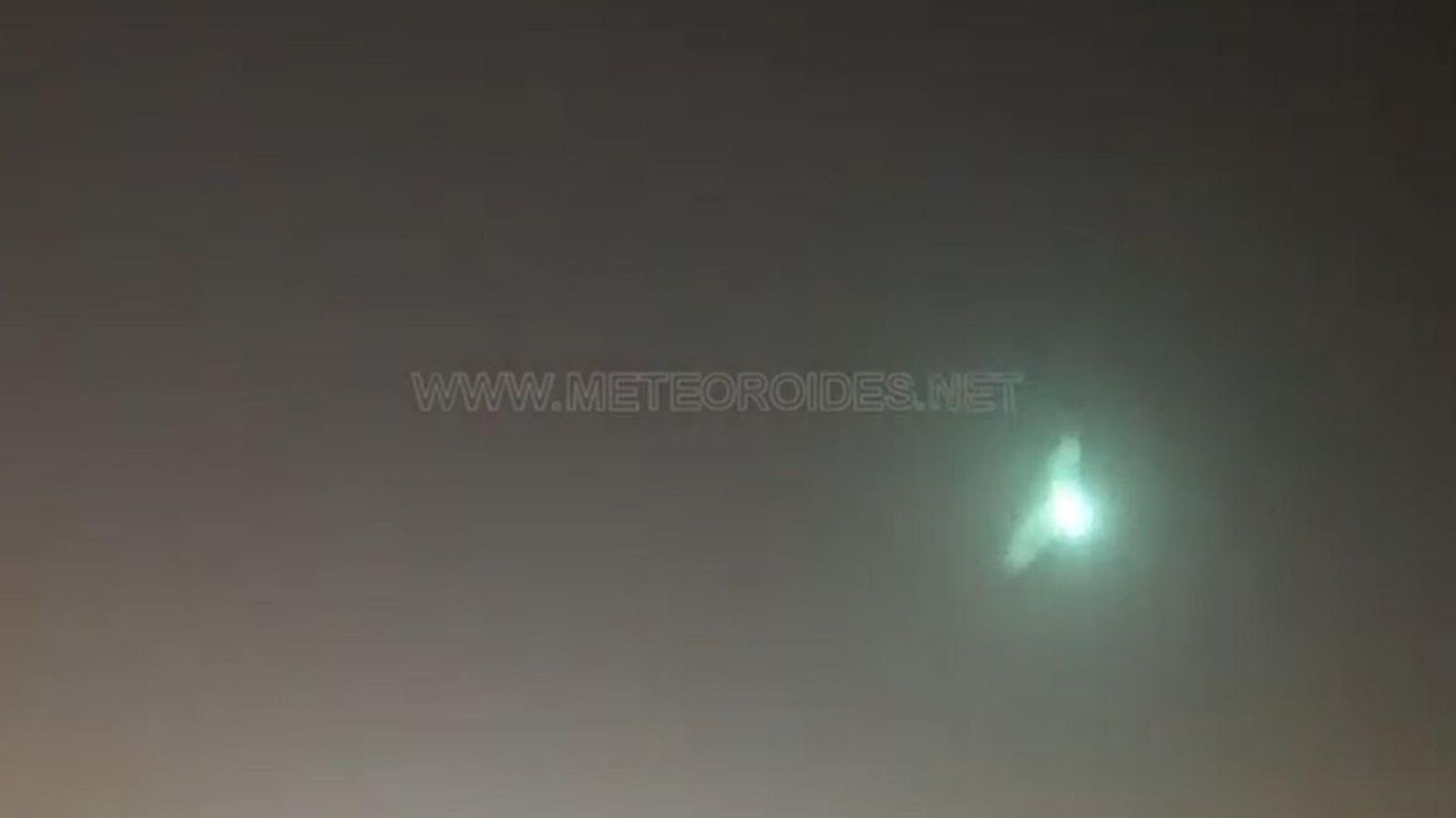 La bola de foc travessa el cel